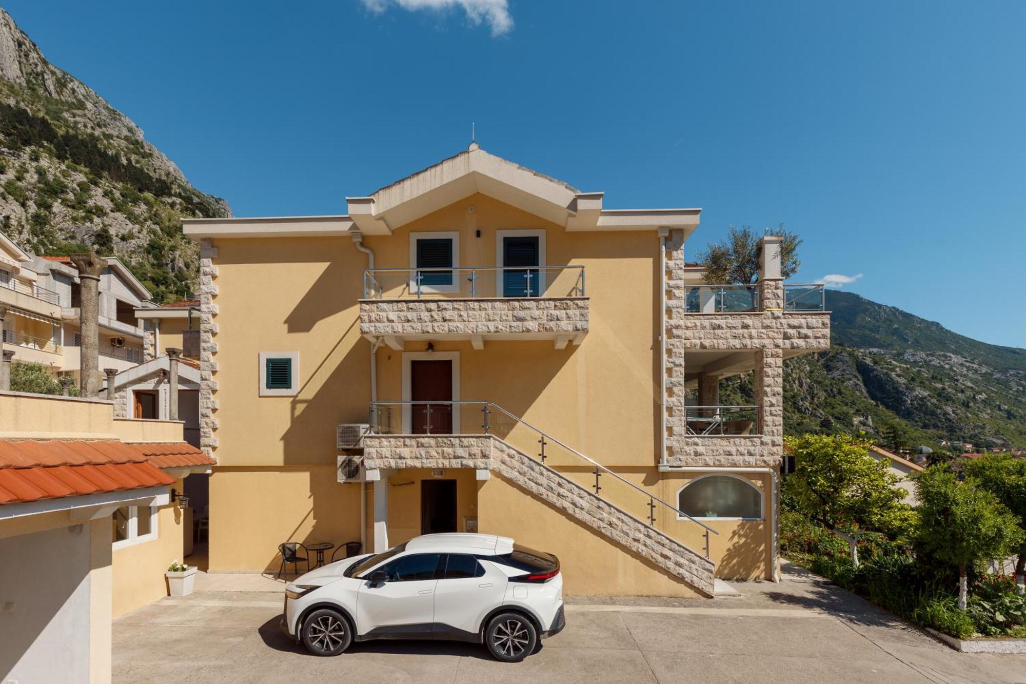 Apartments Los Olivos Kotor Buitenkant foto